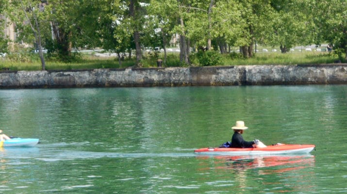 People kayak on the Buffalo River. If you have your own kayak you will find plenty of kayak launch sites along the Buffalo River. If not, you can rent one very easily.
